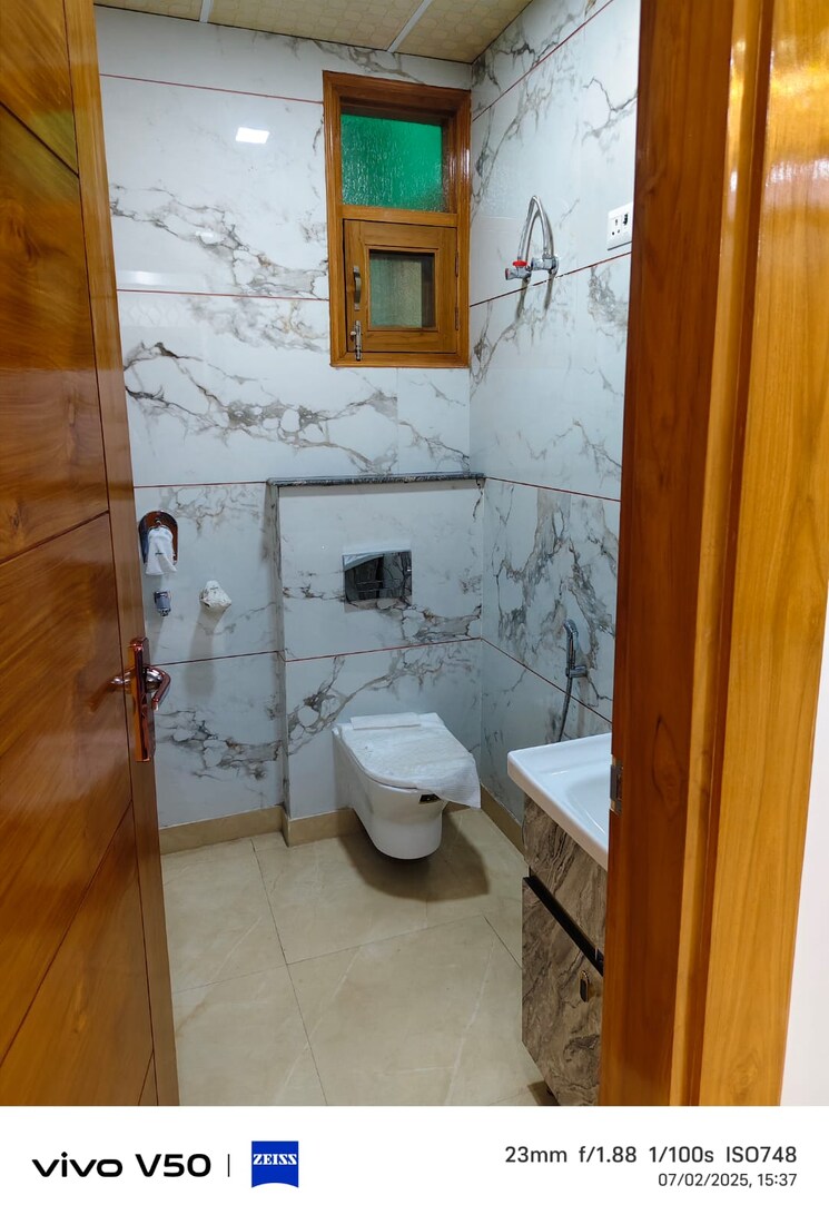 Bathroom, vaishali sector 3 4 Bedroom 156 Sq.Ft. Builder Floor In Vaishali Sector 3 Ghaziabad 8968027