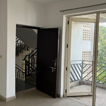 Room in 3 BHK Villa at Puri Vip Floors, Sector 81 – for Rent