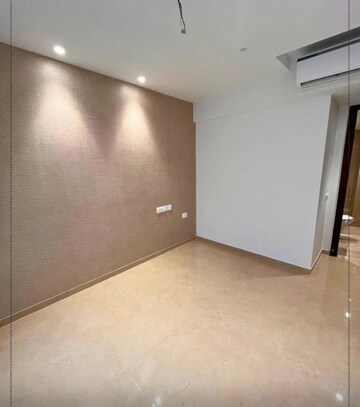 Room in 2 BHK Apartment at Hiranandani Highland, Powai – for Rent