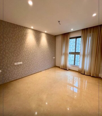 Room in 2 BHK Apartment at Hiranandani Highland, Powai – for Rent