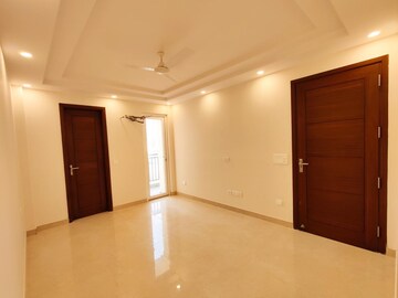 Room in 3 BHK Builder Floor at Ansal Sushant Floors, Sushant Lok ii – for Sale
