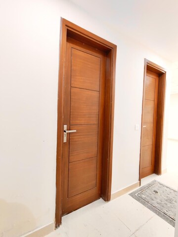 Room in 3 BHK Builder Floor at Ansal Sushant Floors, Sushant Lok ii – for Sale