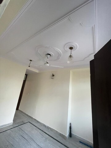 Room in 3 BHK Builder Floor at Begumpur – for Rent