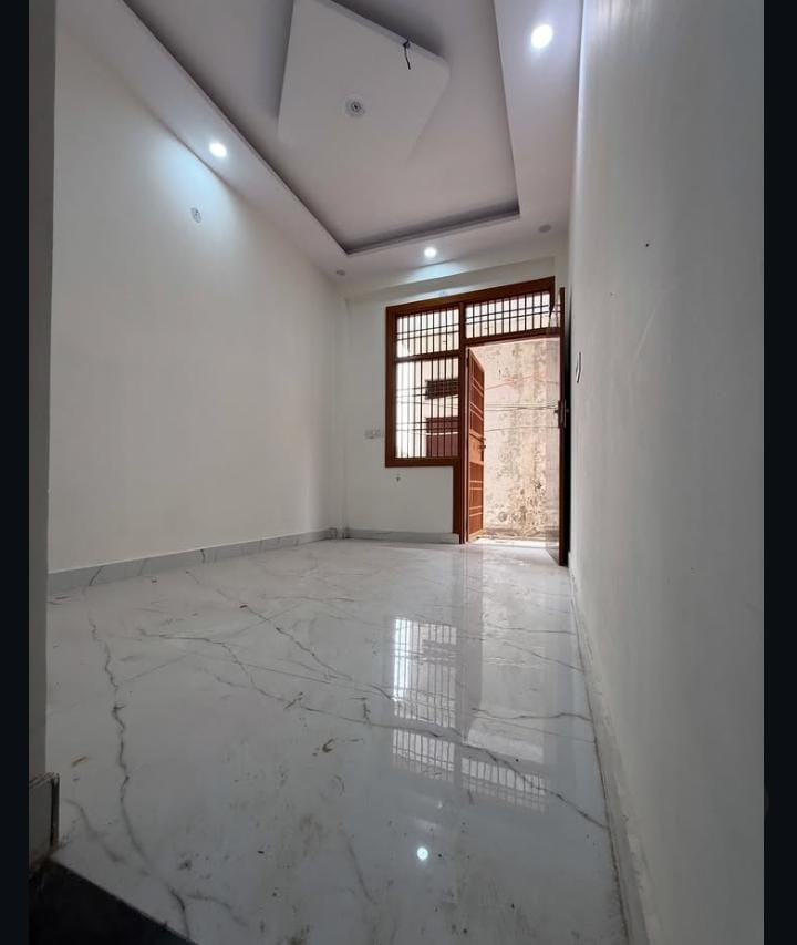 2.5 BHK + Pooja Room,Extra Room Builder Floor For Sale in Building Floor 