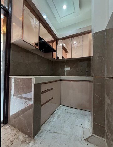 Kitchen in 2.5 BHK Builder Floor at Sector 35 – for Sale