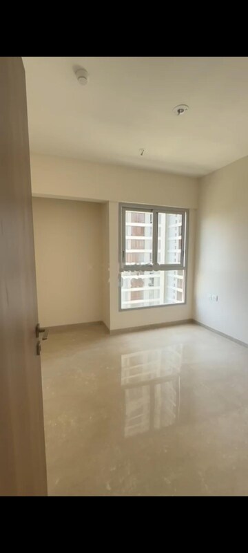 Room in 2 BHK Apartment at Piramal Vaikunth, Balkum Pada – for Rent