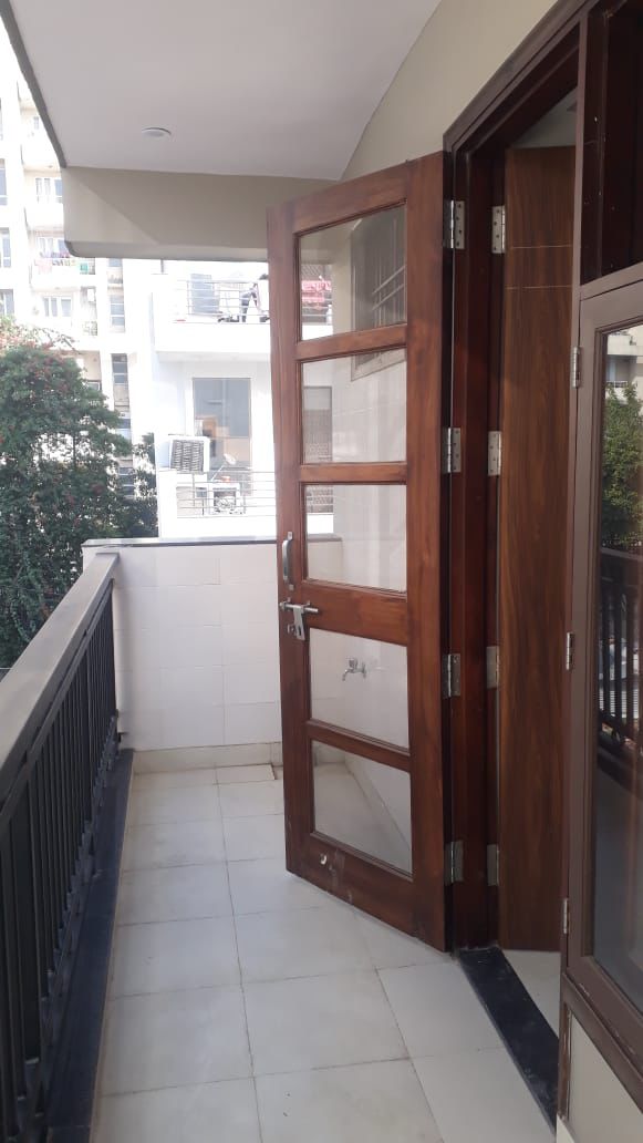 1 RkBuilder Floor For Rent in Unitech Arcadia