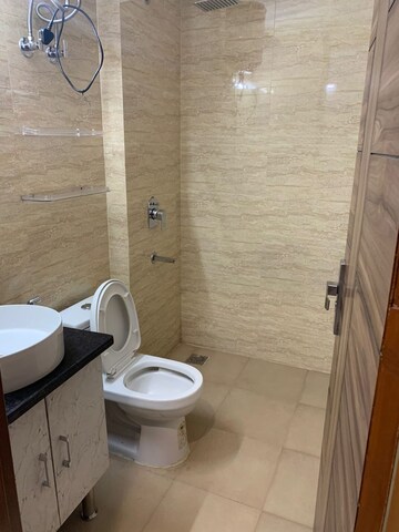Bathroom in 1 RK Builder Floor at Unitech Arcadia, South City 2 – for Rent