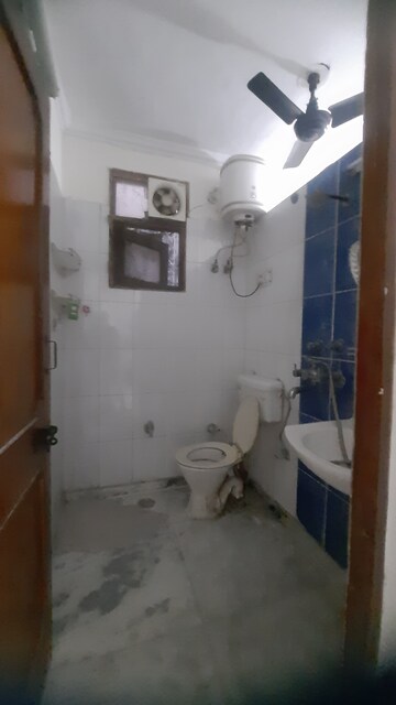 Attached Bathroom in 2 BHK Builder Floor at Hari Nagar – for Sale