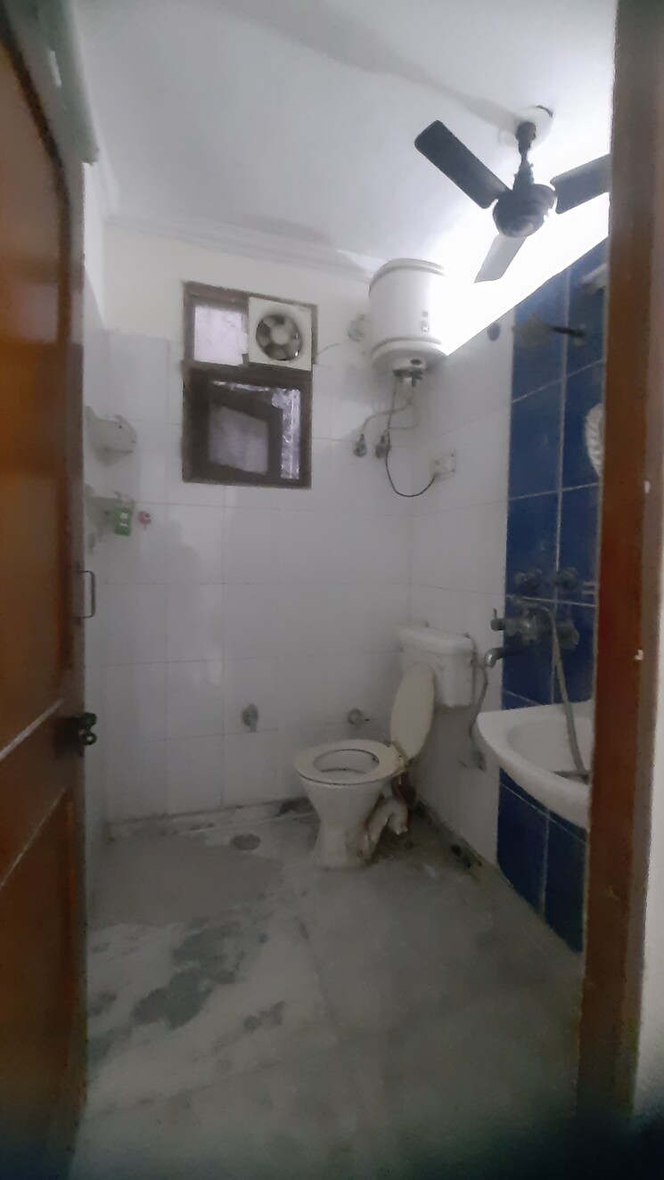 Attached Bathroom, hari nagar 2 Bedroom 75 Sq.Yd. Builder Floor In Hari Nagar Delhi 8967335