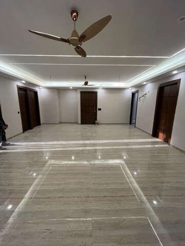 Building Lobby in 4 BHK Builder Floor at Ansal Esencia - Amara Villas, Sector 67 – for Rent