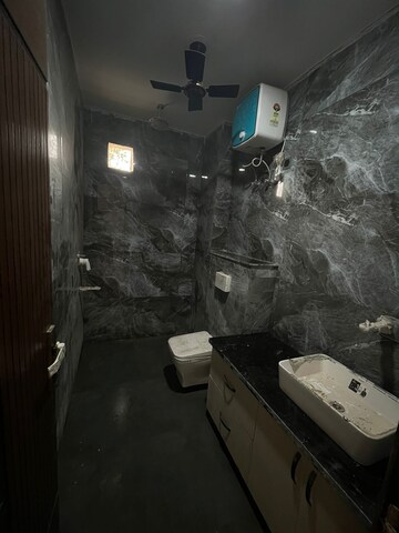 Bathroom in 4 BHK Builder Floor at Ansal Esencia - Amara Villas, Sector 67 – for Rent