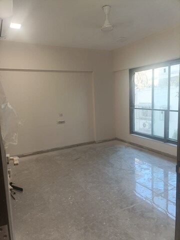 Room in 4 BHK Apartment at Paradigm Artteza, Santacruz West – for Rent