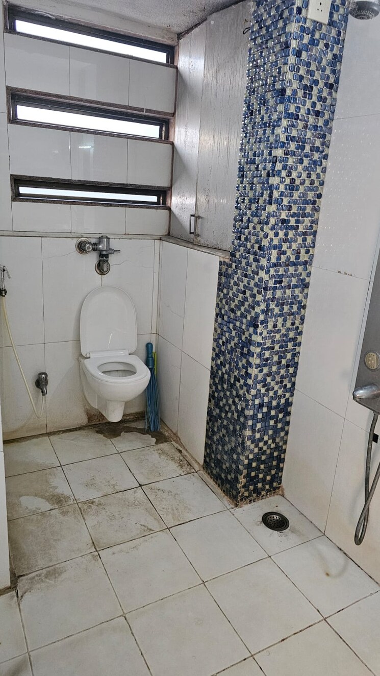 Bathroom, blue-diamond-chs 3 Bedroom 900 Sq.Ft. Apartment In Chembur Mumbai 8967414
