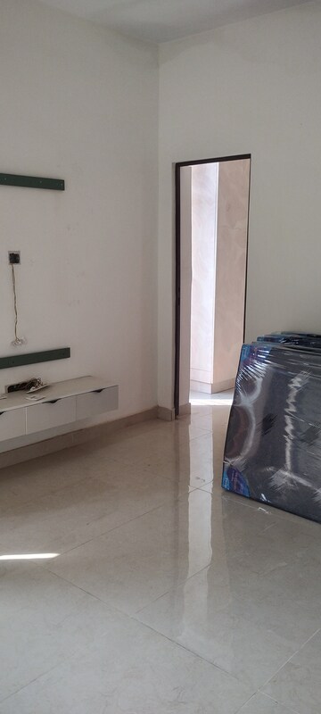 Furnished Amenities in 3 BHK Builder Floor at RWA Apartments Sector 26, Sector 26 – for Rent