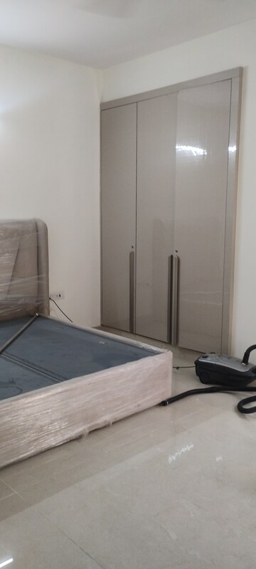 Furnished Amenities in 3 BHK Builder Floor at RWA Apartments Sector 26, Sector 26 – for Rent