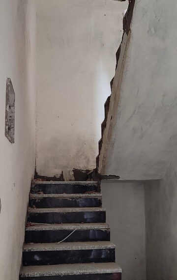 Staircase in 6+ BHK Independent House at Sector 40 – for Sale