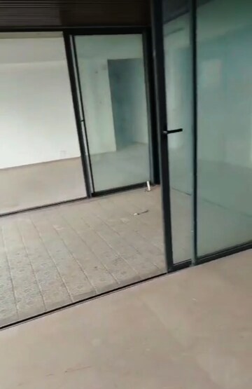 Room in 4 BHK Apartment at Thaltej – for Rent