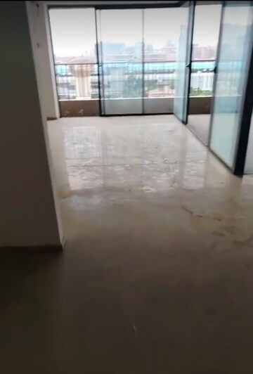 Room in 4 BHK Apartment at Thaltej – for Rent
