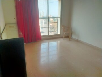 Room in 3 BHK Apartment at Lilian Heights, Bandra West – for Rent