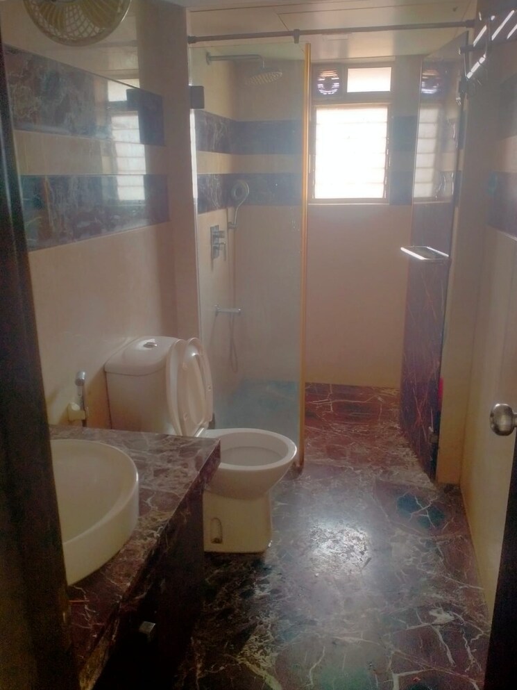Bathroom, lilian-heights 3 Bedroom 1350 Sq.Ft. Apartment In Bandra West Mumbai 8967456