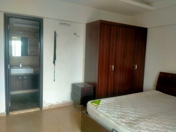Room in 3 BHK Apartment at Lilian Heights, Bandra West – for Rent
