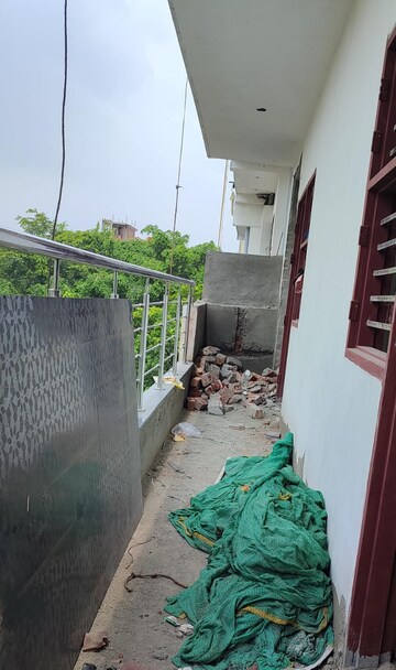Balcony in 6+ BHK Independent House at Sector 40 – for Sale