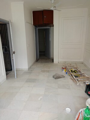 Room in 2 BHK Builder Floor at Sector 57 – for Sale