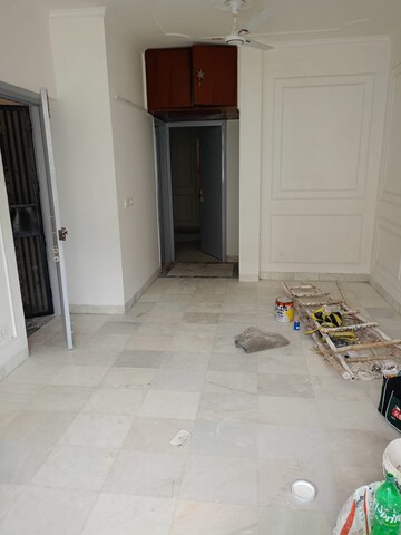 Room in 2 BHK Builder Floor at Sector 57 – for Sale