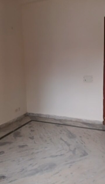 Room in 3.5 BHK Independent House at Sector 45 – for Rent