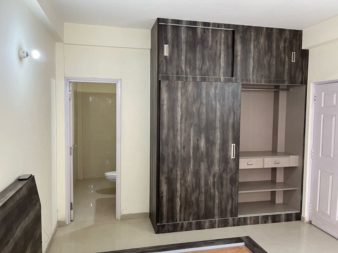 4 BHK + Servant Room Apartment For Rent in Emaar MGF Emerald Hills