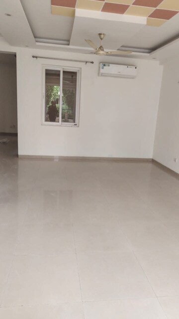 Room in 4 BHK Apartment at Emaar MGF Emerald Hills, Sector 65 – for Rent