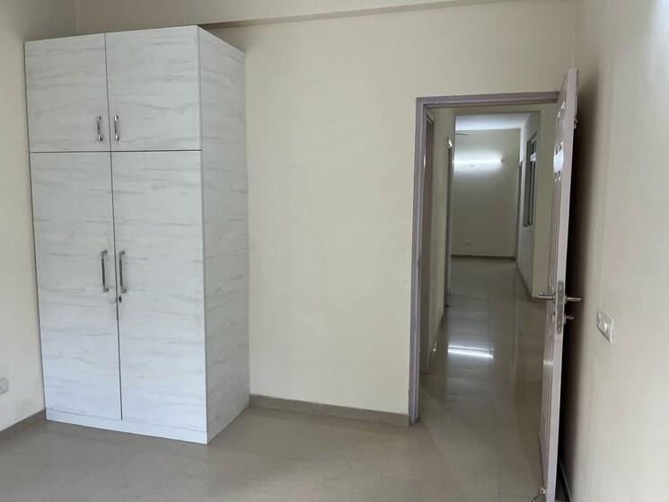 Room, emaar-mgf-emerald-hills 4 Bedroom 3000 Sq.Ft. Apartment In Sector 65 Gurgaon 8967519
