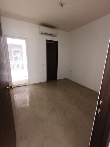 Bedroom in 2.5 BHK Apartment at Smart World Orchard, Sector 61 – for Sale