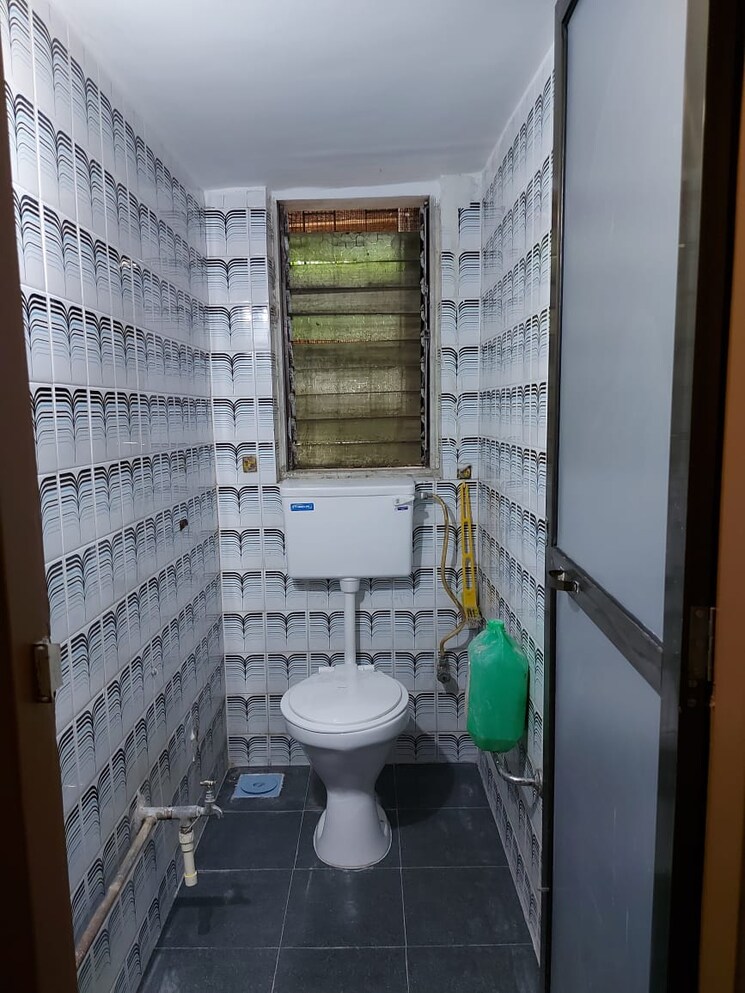 Bathroom, matoshree-swaroop-celesta 1.5 Bedroom 600 Sq.Ft. Apartment In Vile Parle East Mumbai 8967530