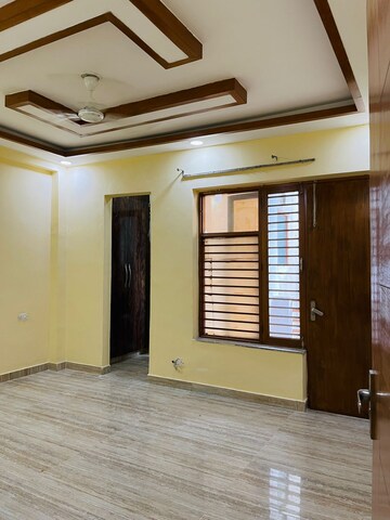 Room in 3 BHK Builder Floor at Green Fields Colony – for Rent