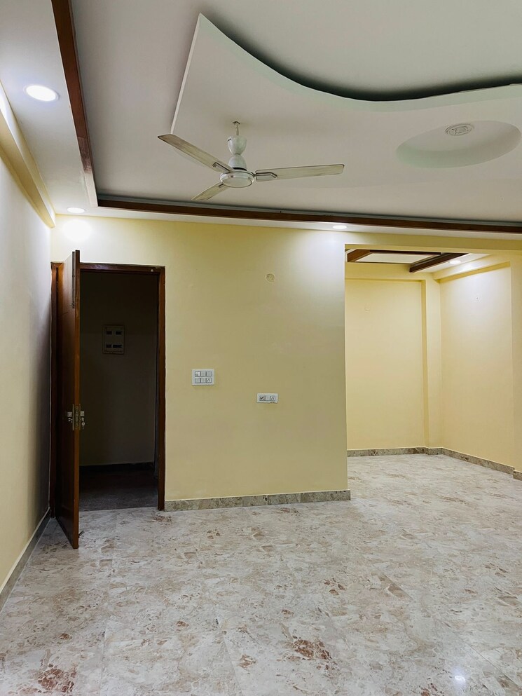 Room, green fields colony 3 Bedroom 1800 Sq.Ft. Builder Floor In Green Fields Colony Faridabad 8967536
