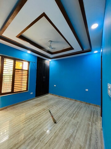 Room in 3 BHK Builder Floor at Green Fields Colony – for Rent