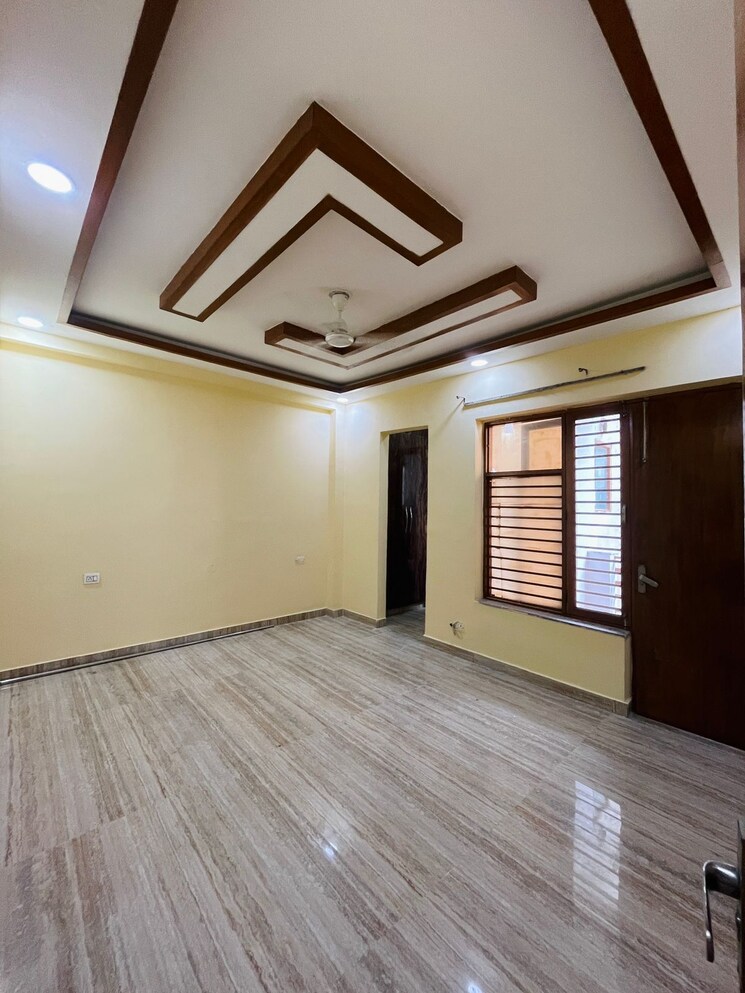 Room, green fields colony 3 Bedroom 1800 Sq.Ft. Builder Floor In Green Fields Colony Faridabad 8967536