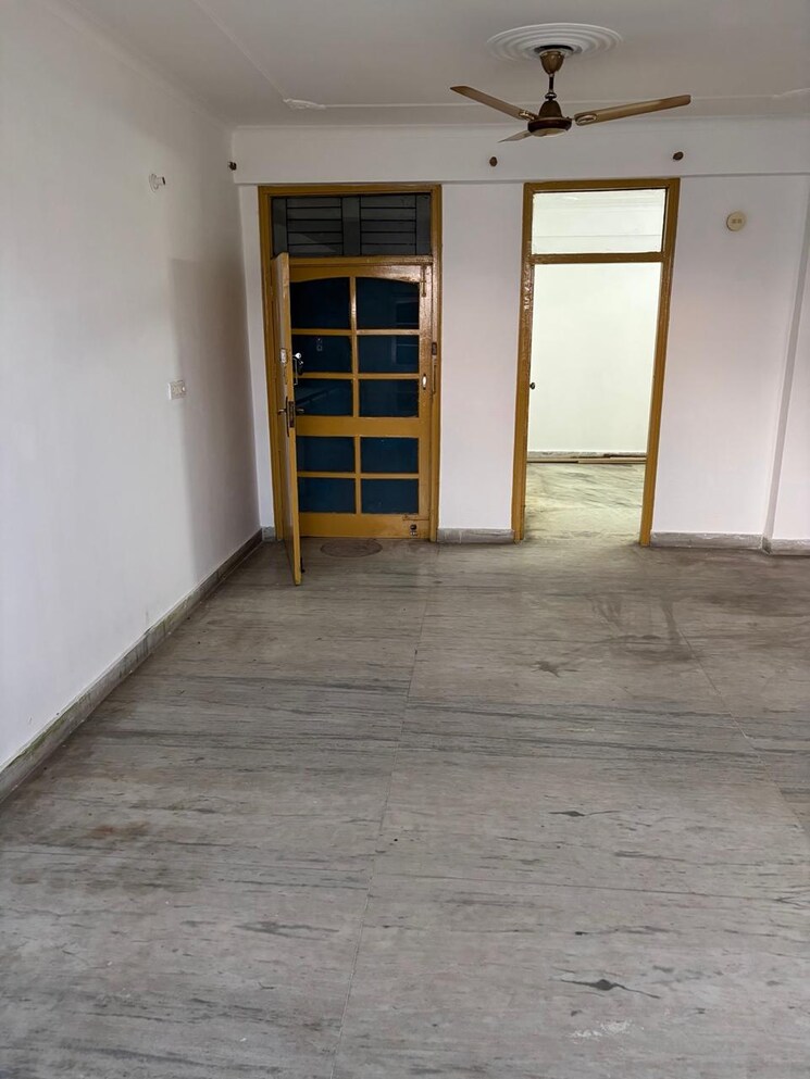 Room, sahastradhara road 3 Bedroom 2000 Sq.Ft. Apartment In Sahastradhara Road Dehradun 8967546