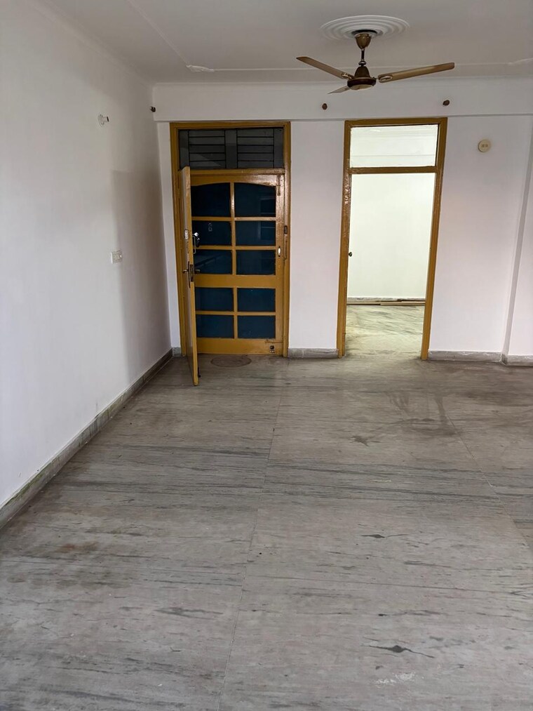 Room, sahastradhara road 3 Bedroom 2000 Sq.Ft. Apartment In Sahastradhara Road Dehradun 8967546