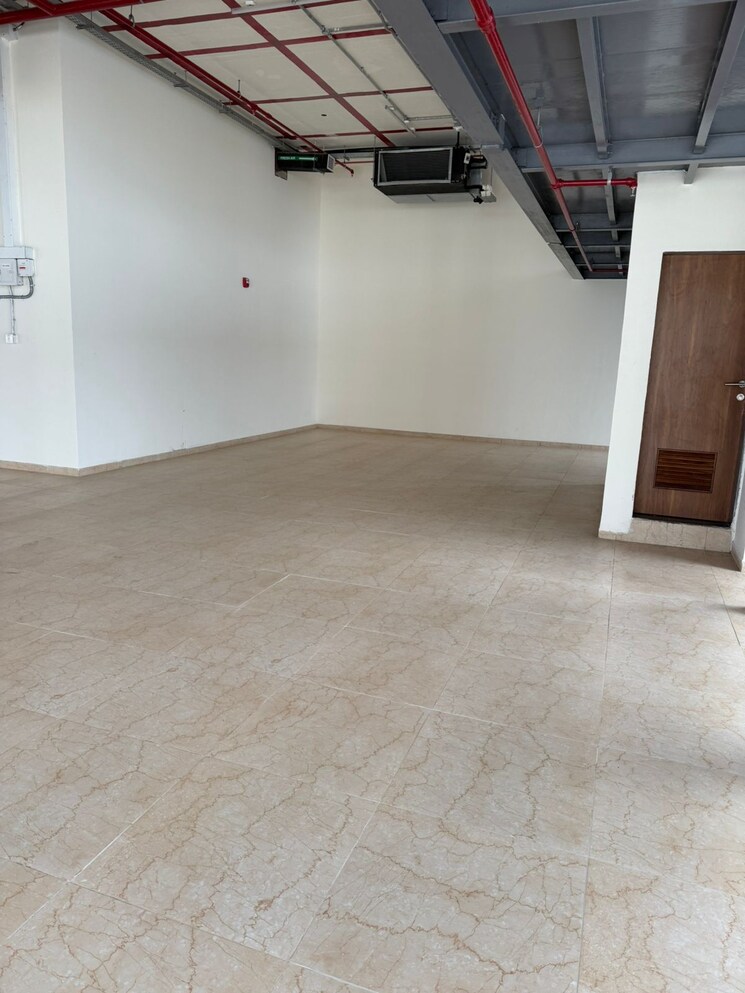 Room, mahalaxmi Commercial Office Space 1840 Sq.Ft. In Mahalaxmi Mumbai 8967533