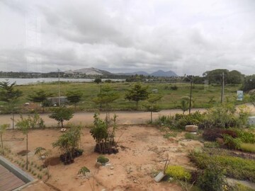  Plot For Sale in Singapura