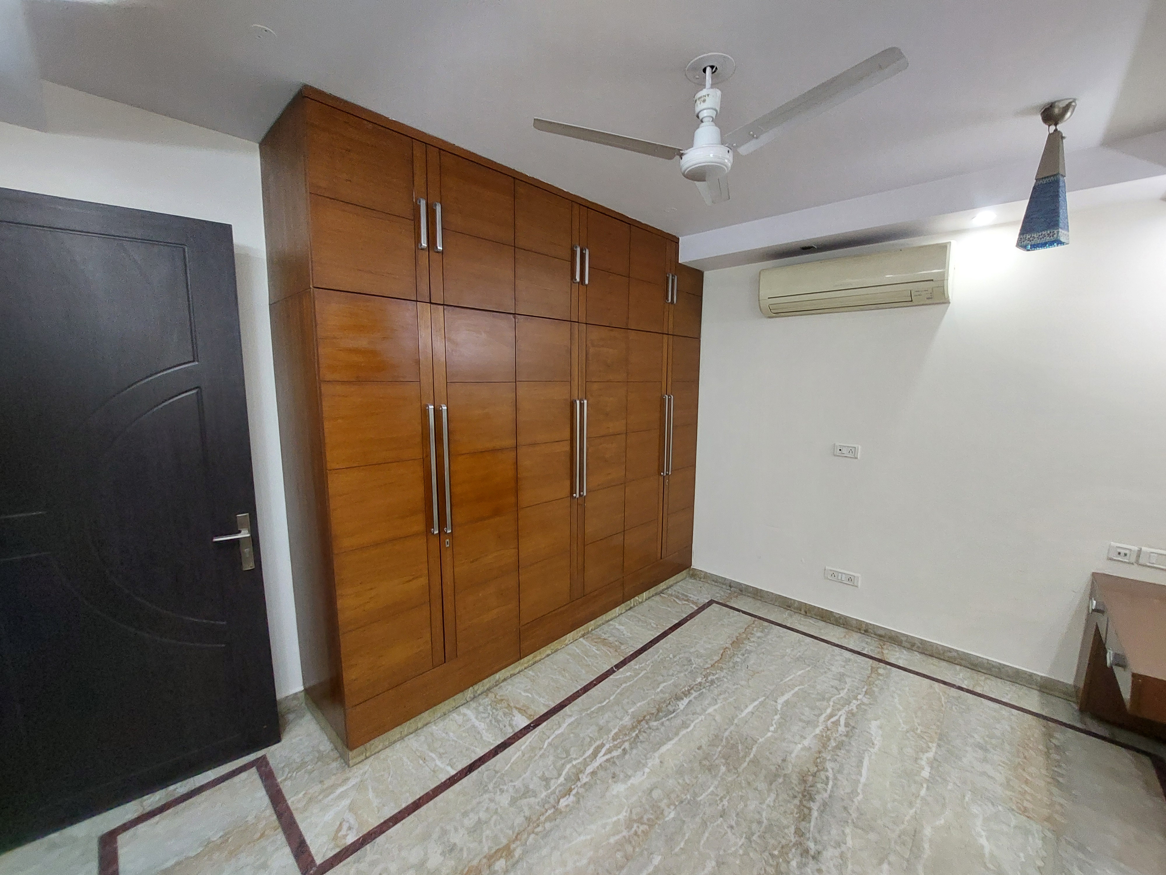 4 BHK + Servant Room Builder Floor For Rent in Model Town Phase 2