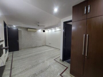Room in 4 BHK Builder Floor at Model Town Phase 2 – for Rent