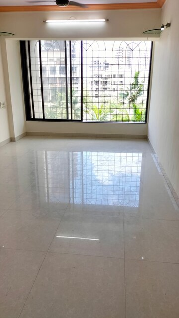 Room in 1 BHK Apartment at Arpan Darpan CHS, Goregaon East – for Rent