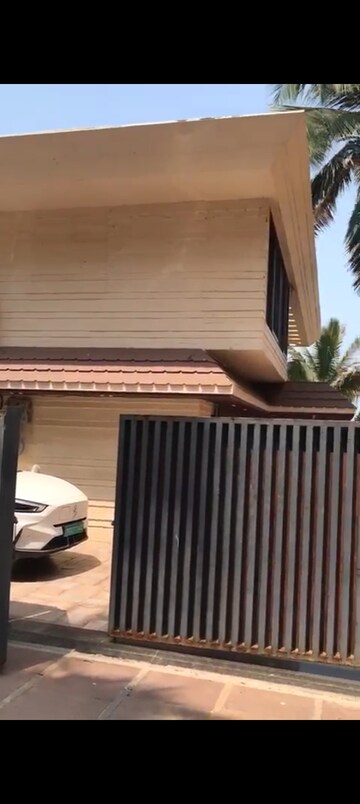 5 BHK Villa – Exterior View View at Juhu - for Sale