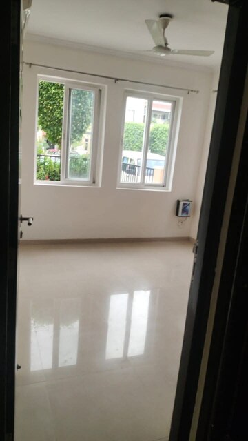 Room in 3 BHK Apartment at Emaar Emerald Estate, Sector 65 – for Rent