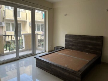 Room in 3 BHK Apartment at Emaar Emerald Estate, Sector 65 – for Rent