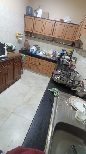 Parking in 3 BHK Builder Floor at Lajpat Nagar Iii – for Sale